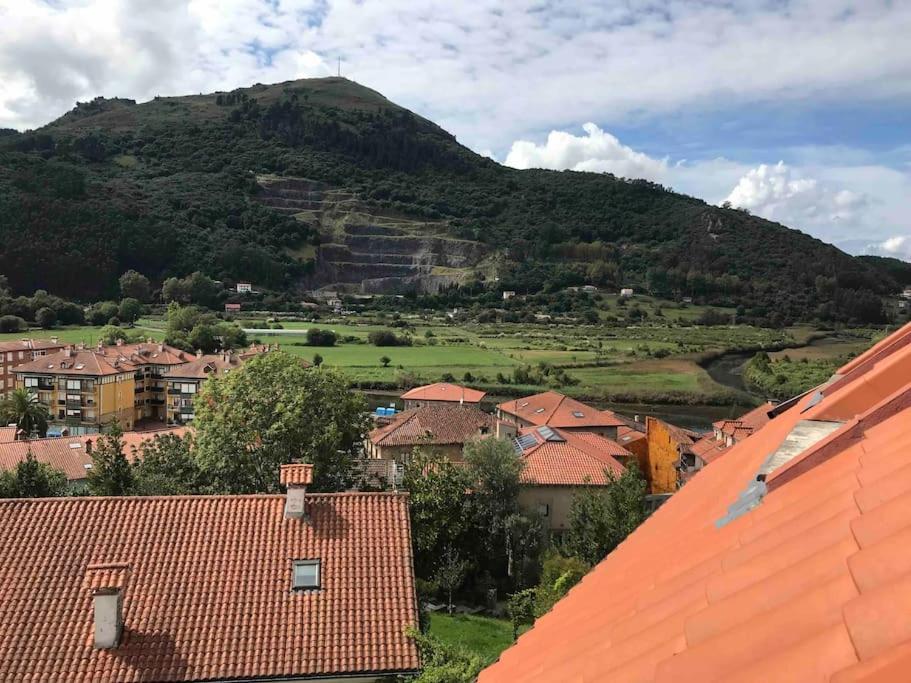 Precioso Atico Con Parking Privado. Vistas Al Rio Apartment Limpias Exterior photo